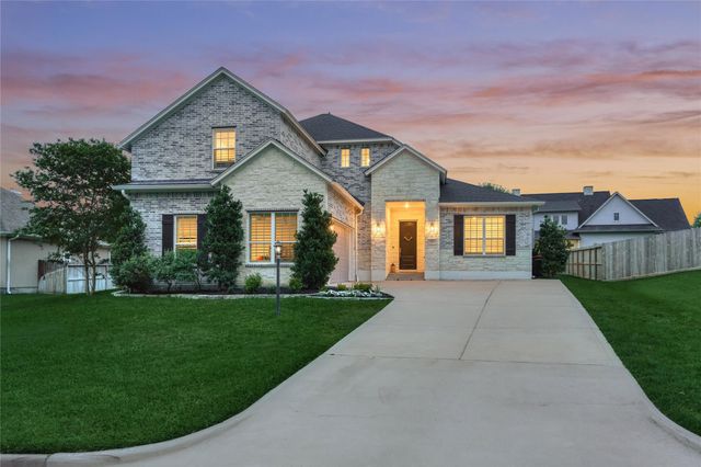  71 Victoria Dr W, Montgomery, TX 77356