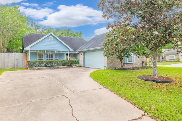  519 E Hillary Cir, Sugar Land, TX 77498