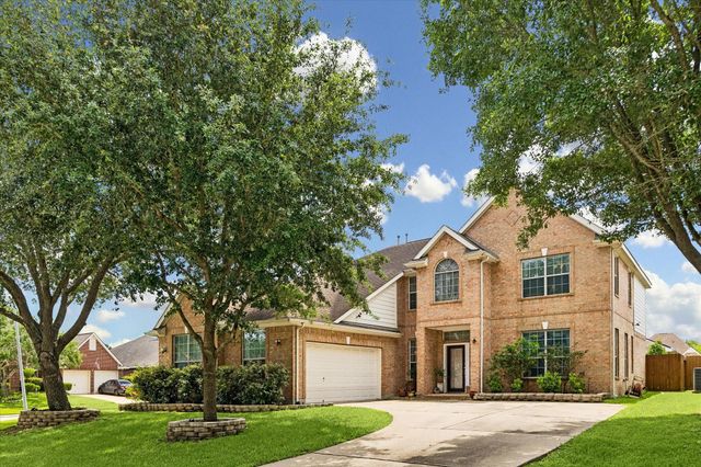  13703 Hudson Ct, Sugar Land, TX 77498