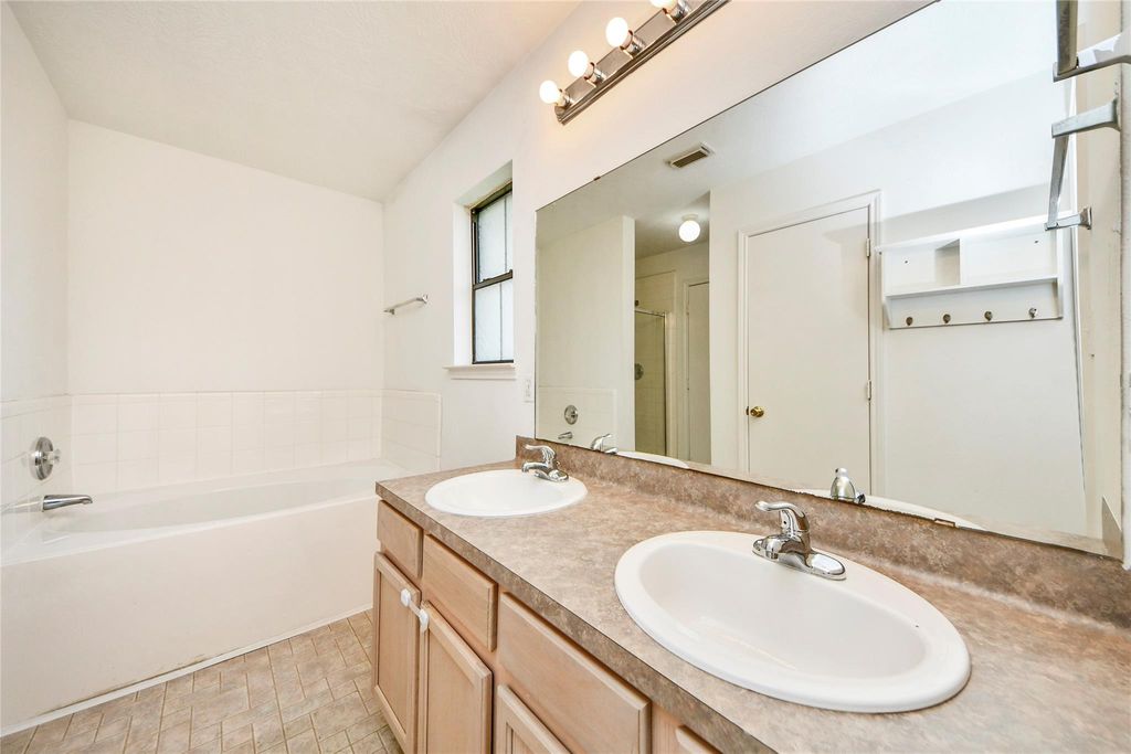 16134 Coleburn Dr photo 31