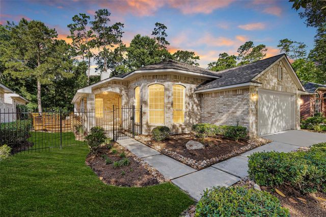  10 W Foxbriar Forest Cir, The Woodlands, TX 77382