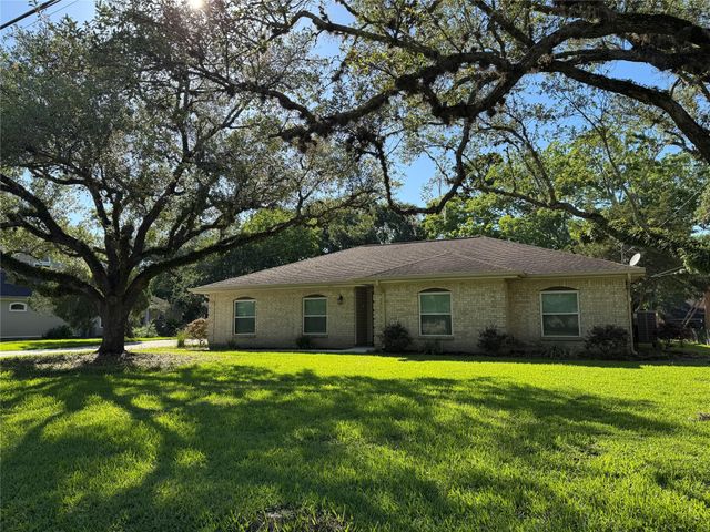 304 Shadowbend, Friendswood, TX, 77546