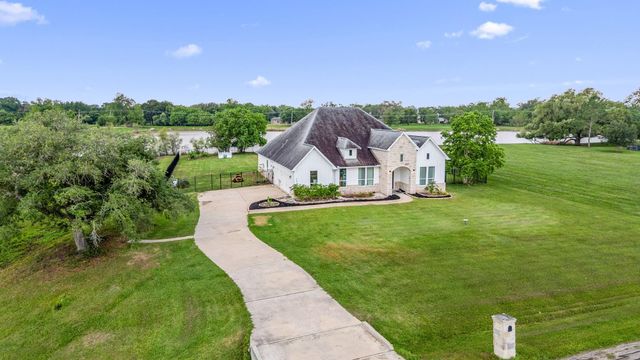  203 Cavalry Trail Dr, Rosharon, TX 77583