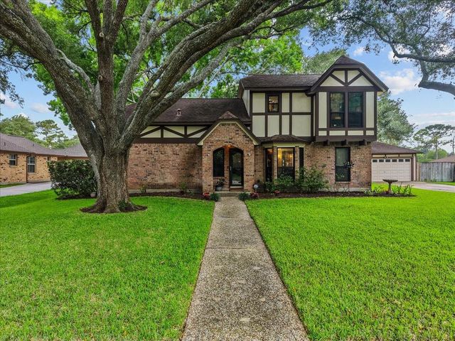  1810 Hunt Dr, Friendswood, TX 77546