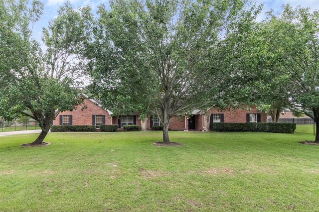  626 Meadowlark Ln, Winnie, TX 77665