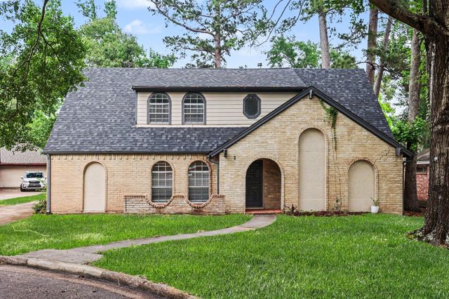  2 Queens Ct, Conroe, TX 77304