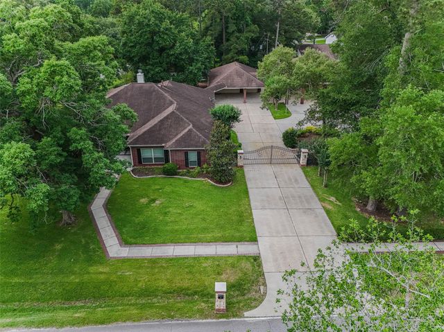  700 Carriage Hills Blvd, Conroe, TX 77384