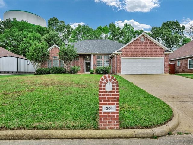 301 Whitehouse Oaks