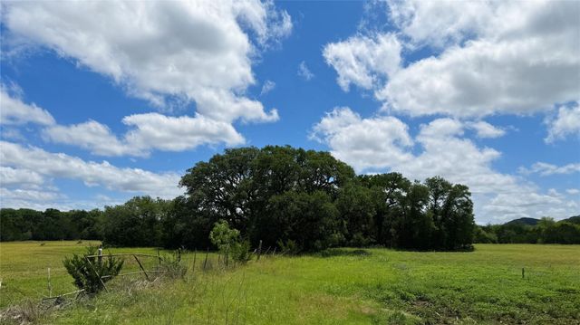 475 Oakridge, Pipe Creek, TX, 78063