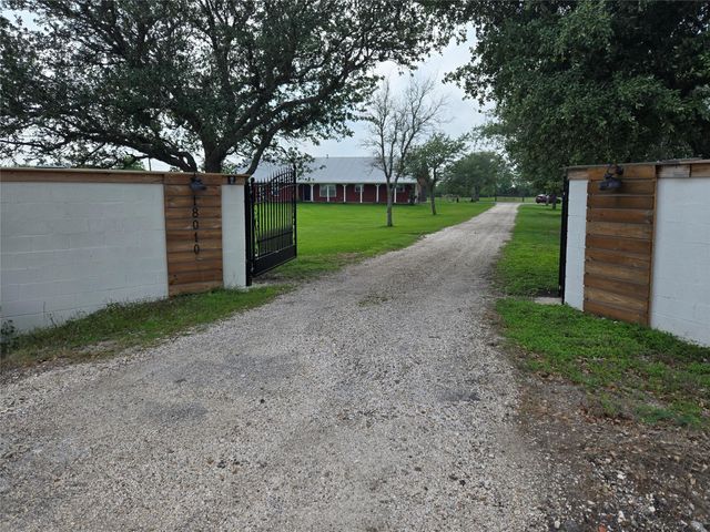 18010 County Road 48, Rosharon, TX, 77583