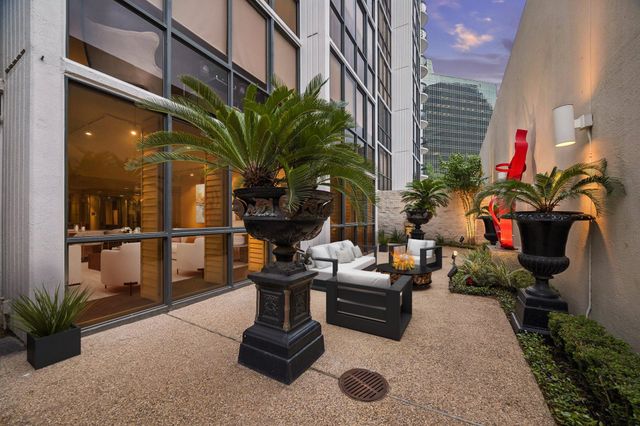 5001 Woodway, Houston, TX, 77056
