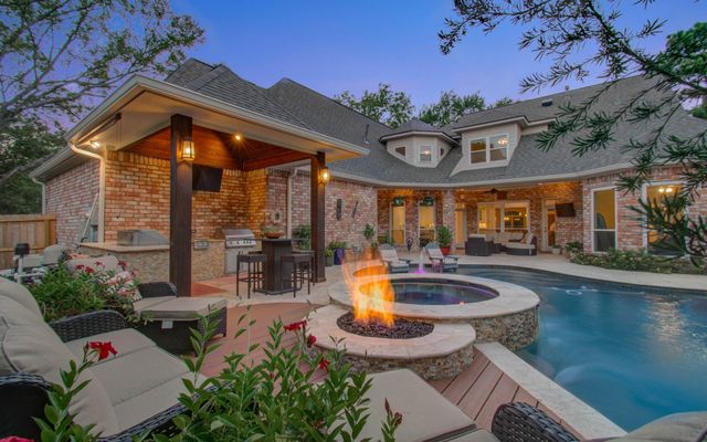 2 English Glade, The Woodlands, TX, 77381