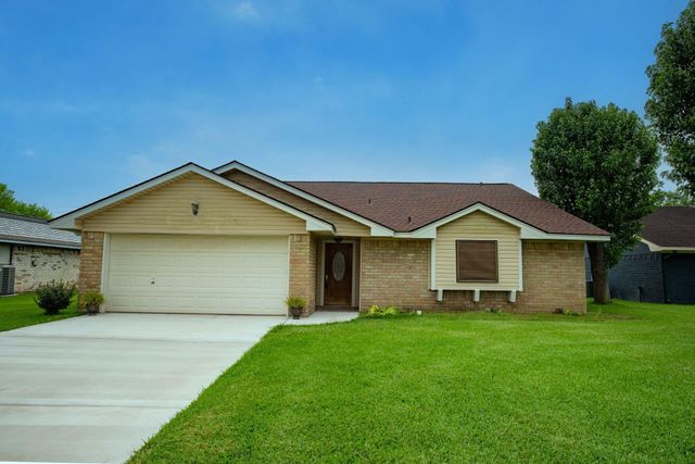  103 Sunflower St, Lake Jackson, TX 77566