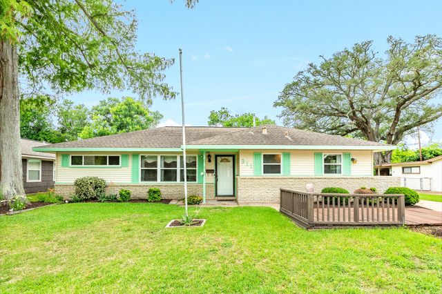 311 Carnation, Lake Jackson, TX, 77566
