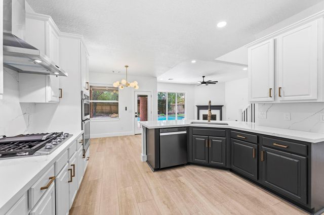  138 W Stockbridge Landing Cir, Spring, TX 77382