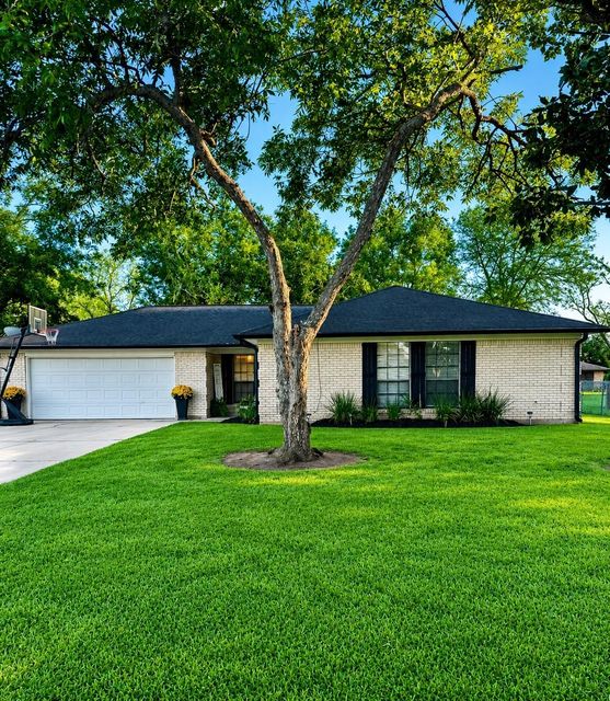 1457 Camellia, Sweeny, TX, 77480
