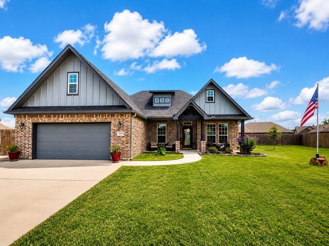 319 Yorktown, Clute, TX, 77531