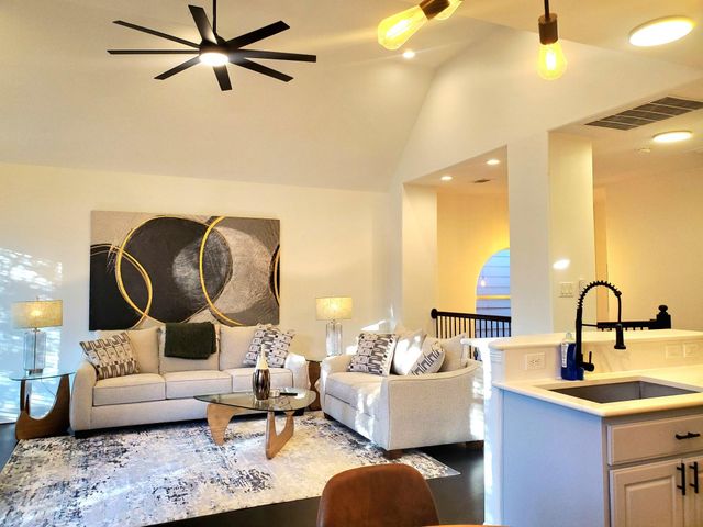 5250 Washington, Houston, TX, 77007