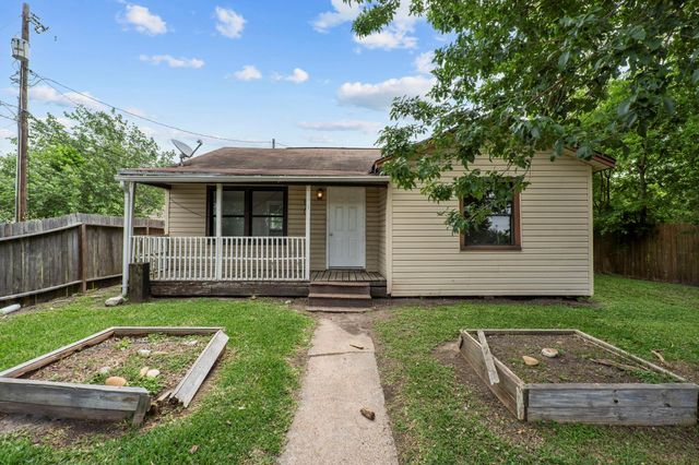  810 23rd St N, Texas City, TX 77590