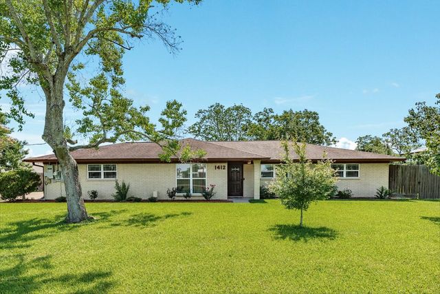 1412 Buchta, Angleton, TX, 77515