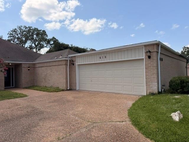  418 Fox Briar Ln, Sugar Land, TX 77478