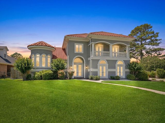  911 Sandy Beach Dr, Conroe, TX 77304