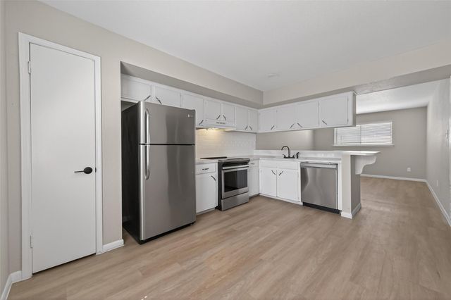 427 Hollyvale, Houston, TX, 77060