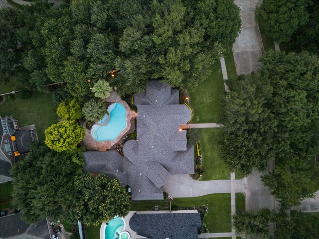 624 Lakeshore Dr, Sugar Land, TX 77478