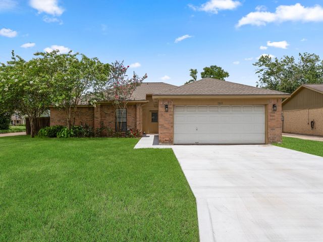  1805 Willow Bend Rd, Wharton, TX 77488