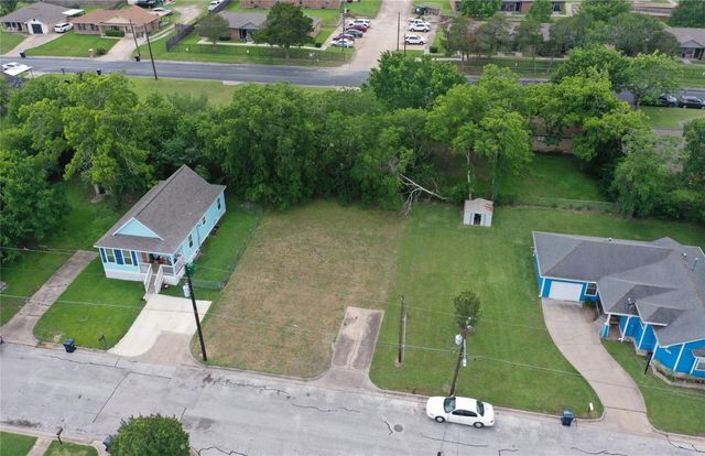 805 Wilkins, Brenham, TX, 77833