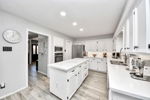  3210 Deer Creek Dr, Sugar Land, TX 77478