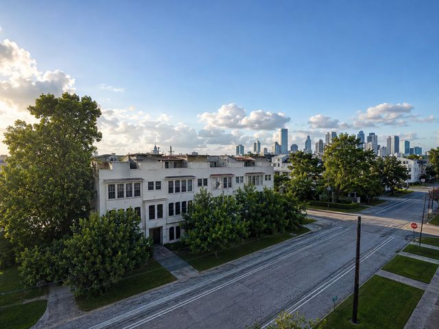  2118 Holman St, Houston, TX 77004