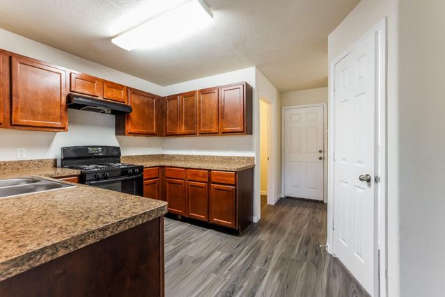 10931 Myrtle Oak, Houston, TX 77016