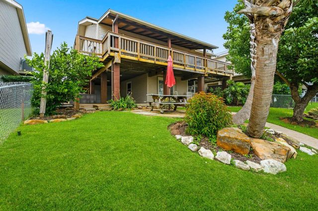  23 N Sandpiper St, La Marque, TX 77568