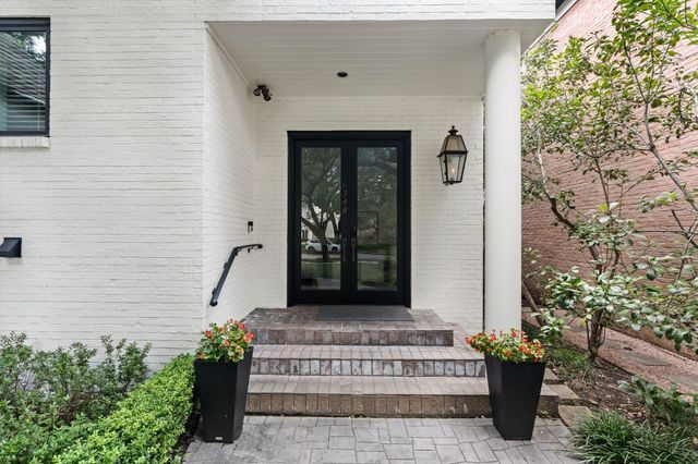  6348 Vanderbilt St, West University Place, TX 77005