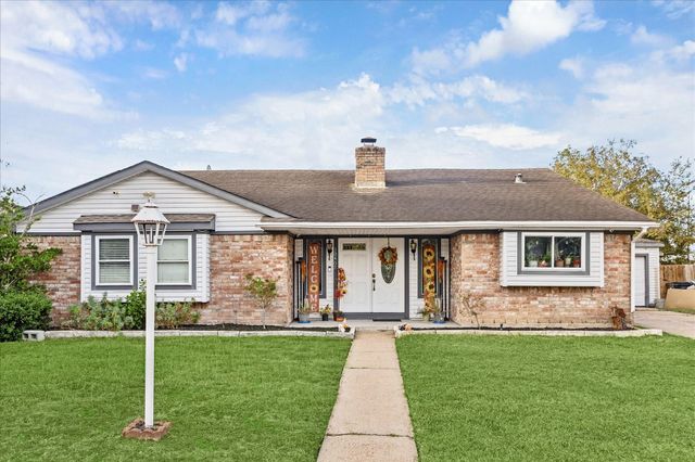  10402 Huntington Point Dr, Houston, TX 77099