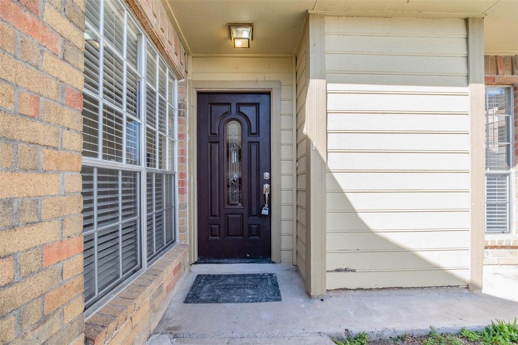 11840 Spring Grove Dr photo 1