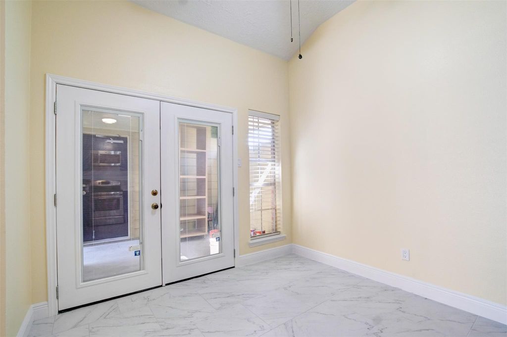 11840 Spring Grove Dr photo 2