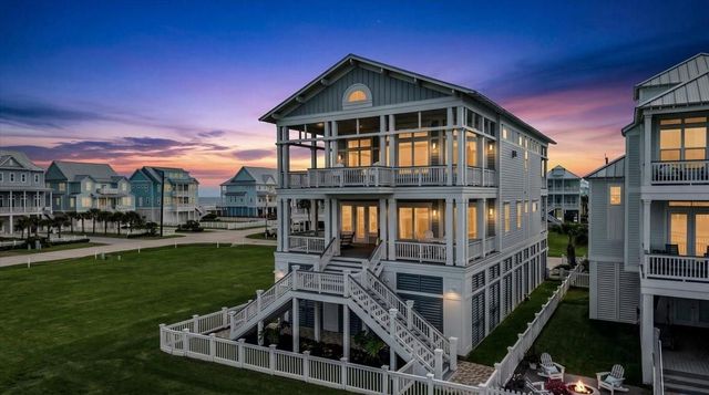  3835 Seabreeze Ln, Galveston, TX 77554