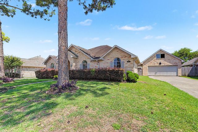  3615 Turtle Cove Dr, Pasadena, TX 77505