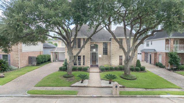  11926 Carriage Hill Dr, Houston, TX 77077
