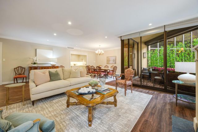  5555 Del Monte Dr #205, Houston, TX 77056