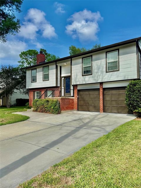  435 Old Course Dr Dr, Friendswood, TX 77546