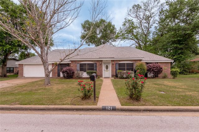 121 Elmwood St, Huntsville, TX 77320