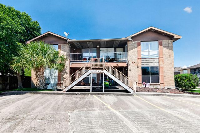  4017 Briar Hollow Dr, Dickinson, TX 77539