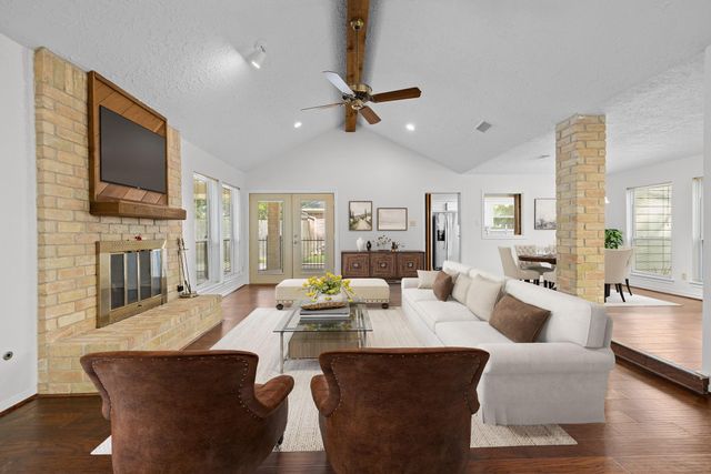  2034 Lakeville Dr, Kingwood, TX 77339