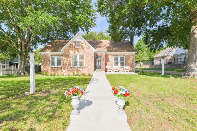802 Day, Brenham, TX, 77833