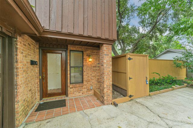  3111 Rockyridge Dr, Houston, TX 77063