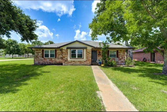  1226 Ave H, Danbury, TX 77534