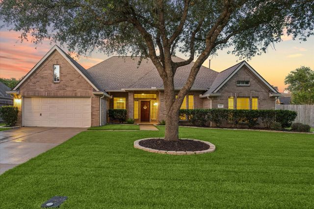 213 Falcon Lake, Friendswood, TX, 77546